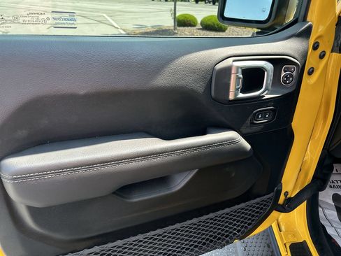 Used 2021 Jeep Wrangler Unlimited Sahara w/ Dual Top Group AWD/4WD image 19
