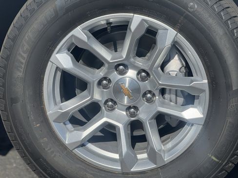 New 2026 Chevrolet Tahoe LS image 8