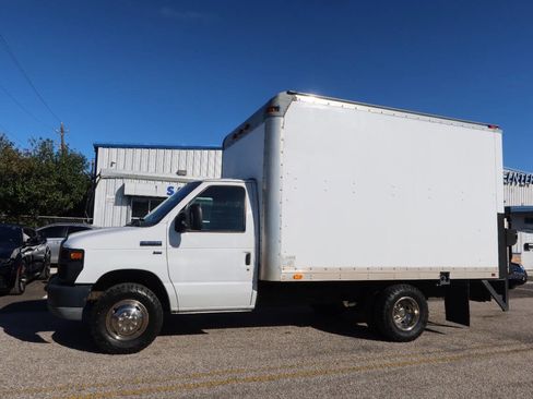 Used 2010 Ford E-350 and Econoline 350 Super Duty image 1