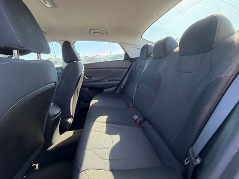 Used 2021 Hyundai Elantra SE image 17