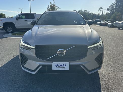 Used 2025 Volvo XC60 B5 Plus w/ Climate Package image 3