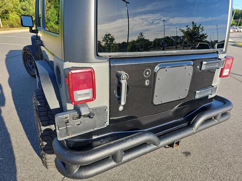 Used 2013 Jeep Wrangler Unlimited Sahara w/ Dual Top Group AWD/4WD image 30