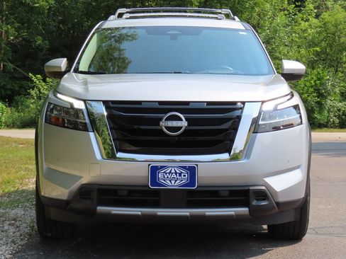 Used 2024 Nissan Pathfinder Platinum w/ Cargo Package AWD/4WD image 19