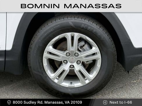 Used 2022 GMC Terrain SLE w/ Driver Convenience Package image 7