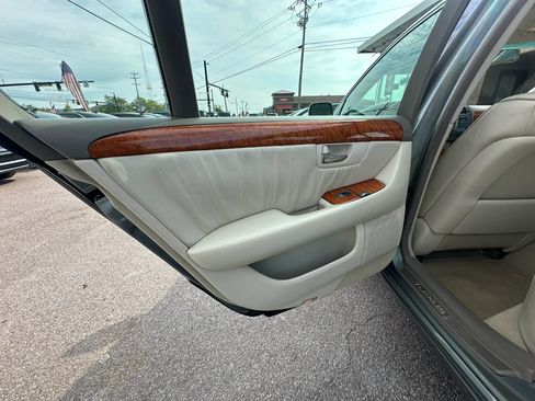 Used 2001 Lexus LS 430 RWD image 24