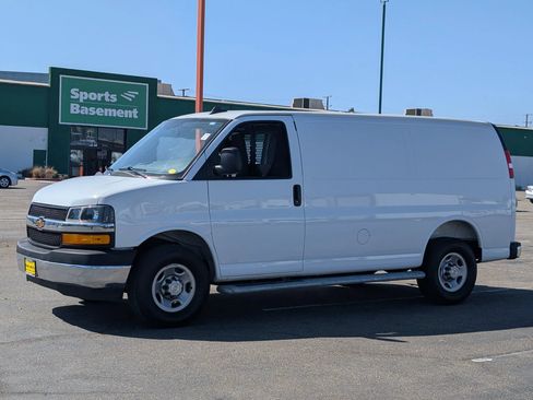 Used 2025 Chevrolet Express 2500 w/ Driver Convenience Package RWD image 3