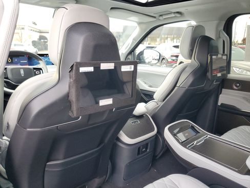 New 2025 Lincoln Navigator L Black Label image 28