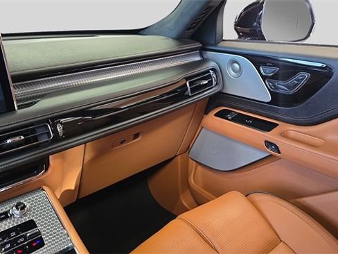 Used 2023 Lincoln Aviator Black Label Grand Touring image 24