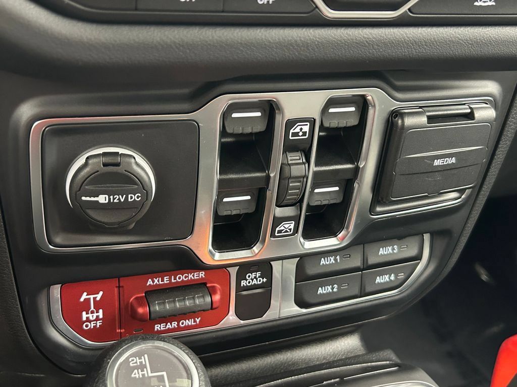 Used 2024 Jeep Gladiator Mojave AWD/4WD image 31