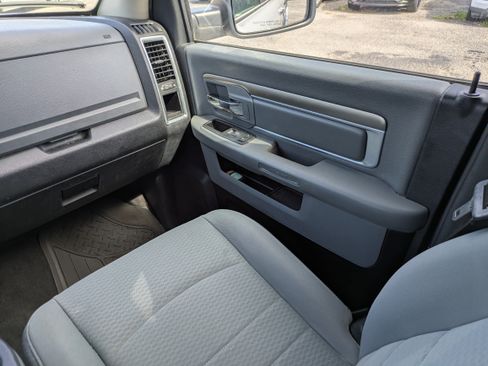Used 2017 RAM 1500 Classic SLT AWD/4WD image 17