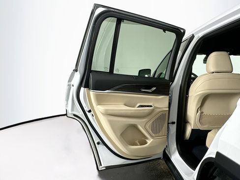 Used 2023 Jeep Grand Cherokee Limited w/ Luxury Tech Group II image 26