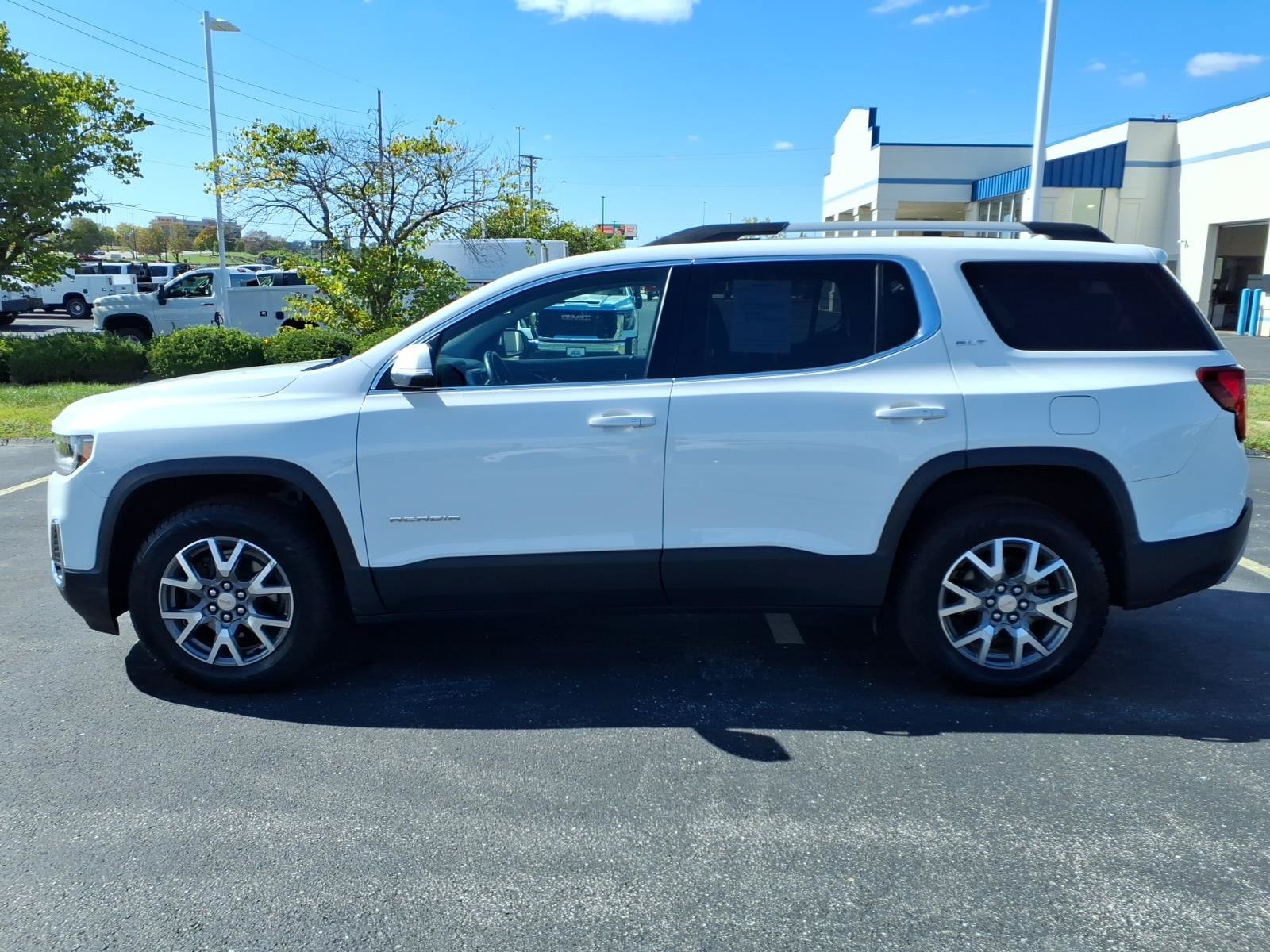 Used 2023 GMC Acadia SLT FWD image 4