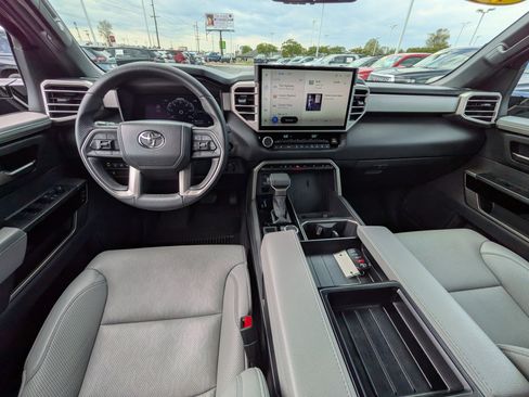 Used 2025 Toyota Tundra Limited AWD/4WD image 16