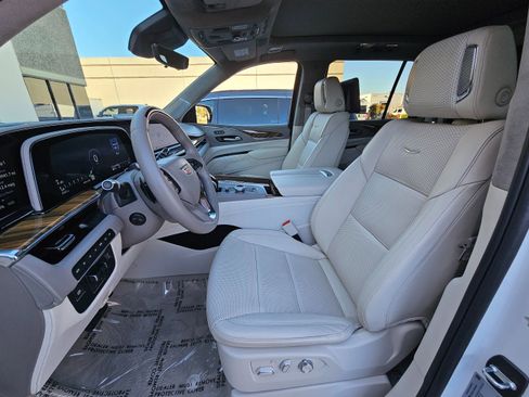 Used 2024 Cadillac Escalade Sport Platinum w/ Heavy-Duty Trailer Package image 29