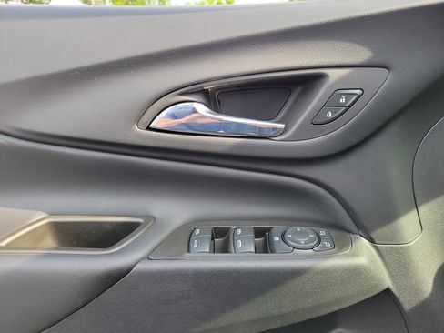 Used 2023 Chevrolet Equinox LT image 17