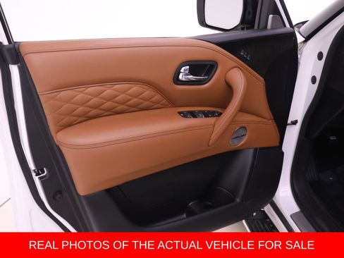 Used 2024 INFINITI QX80 Sensory AWD/4WD image 9