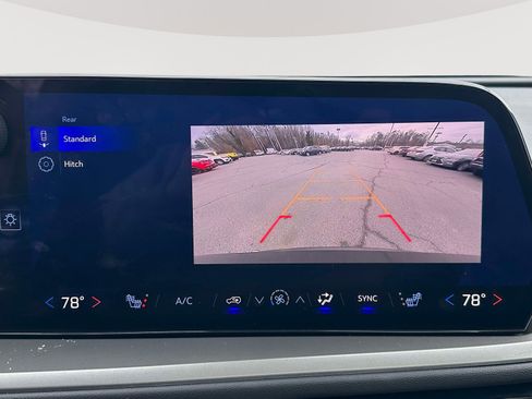 Used 2025 Chevrolet Traverse LT w/ Sun and Wheel Package image 12