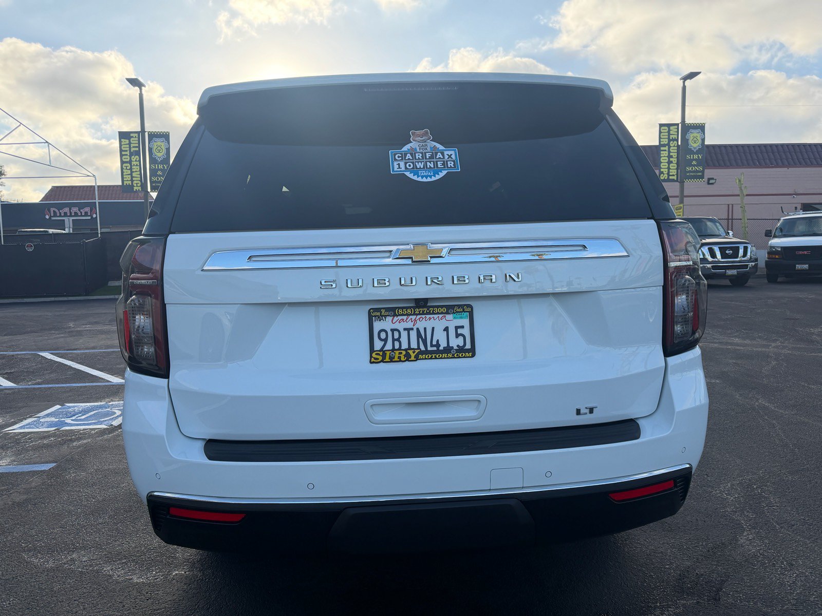Used 2022 Chevrolet Suburban LT w/ LT Signature Package RWD image 4