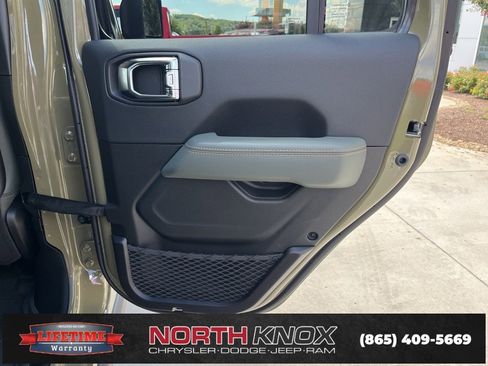 New 2025 Jeep Gladiator Mojave image 24