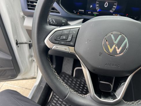 Used 2023 Volkswagen Taos SE w/ Panoramic Sunroof Package AWD/4WD image 17