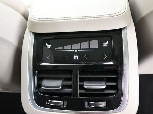 Used 2023 Volvo XC90 B6 Ultimate w/ Protection Package AWD/4WD image 35