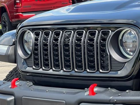 Used 2025 Jeep Wrangler Unlimited Rubicon AWD/4WD image 45