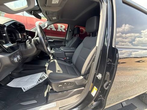 Used 2022 GMC Sierra 1500 Elevation w/ LPO, Elevation Black Package AWD/4WD image 5