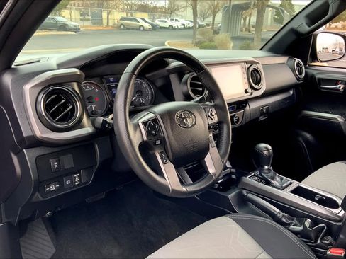 Certified 2022 Toyota Tacoma TRD Off-Road image 16