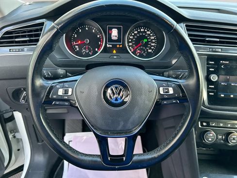 Used 2018 Volkswagen Tiguan SE AWD/4WD image 28