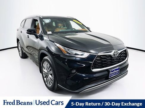 Used 2025 Toyota Highlander Platinum image 1