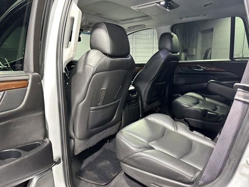 Used 2017 Cadillac Escalade Luxury AWD/4WD image 40