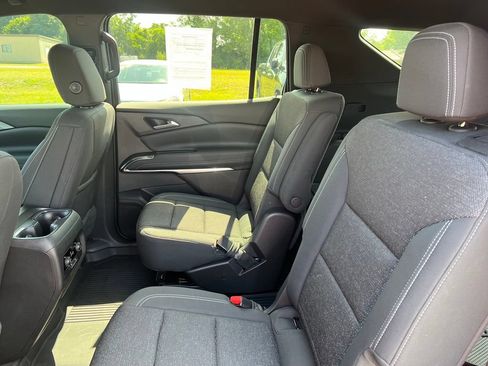 Used 2025 Chevrolet Traverse LT w/ Driver Confidence Package FWD image 7