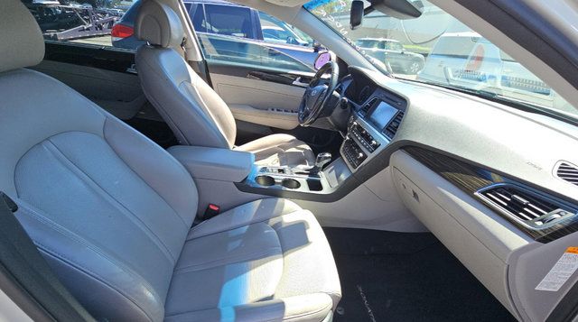 Used 2016 Hyundai Sonata Limited w/ Option Group 02 FWD image 12