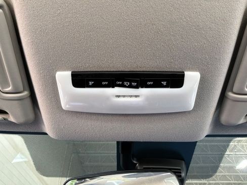 Used 2025 Nissan Versa SV FWD image 16