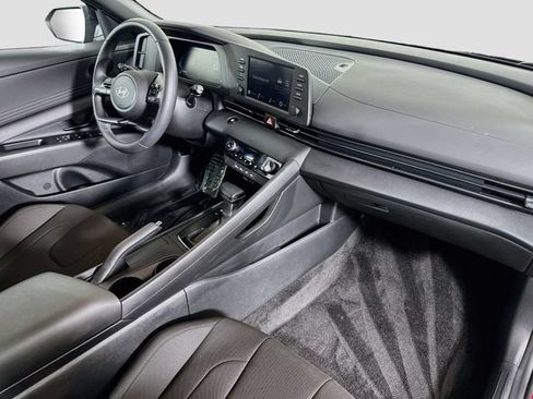 Certified 2025 Hyundai Elantra Sport FWD image 30