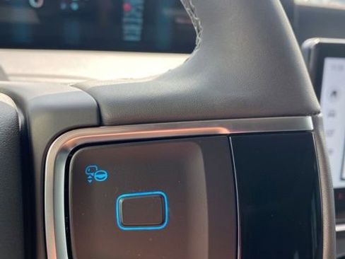 New 2025 Ford Expedition Active image 25