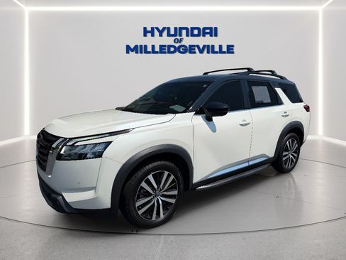 Used 2023 Nissan Pathfinder Platinum w/ Lighting Package (N93) AWD/4WD image 2