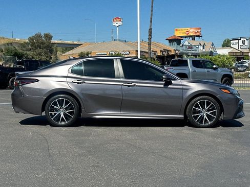 Used 2022 Toyota Camry SE w/ Convenience Package image 6