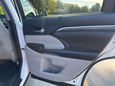 Used 2019 Toyota Highlander Limited image 30