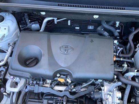 Used 2024 Toyota RAV4 XLE FWD image 30