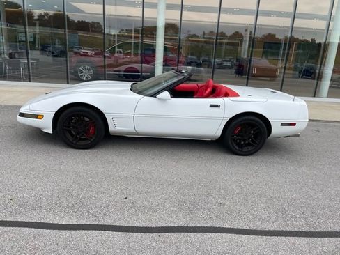 Used 1995 Chevrolet Corvette Convertible RWD image 3