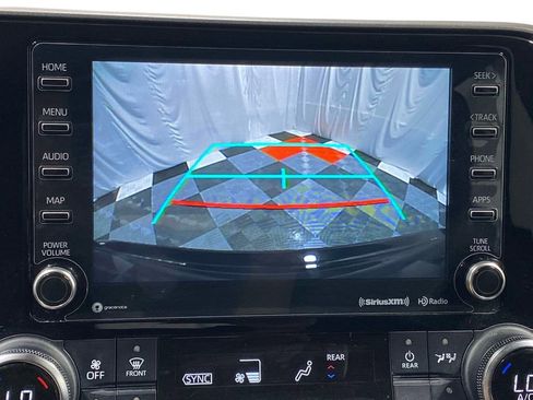 Used 2022 Toyota Highlander XLE AWD/4WD image 30