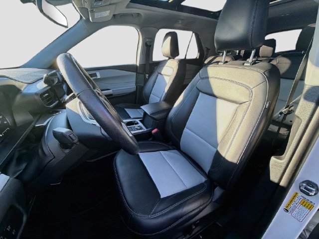 Used 2023 Ford Explorer XLT w/ Equipment Group 202A AWD/4WD image 11