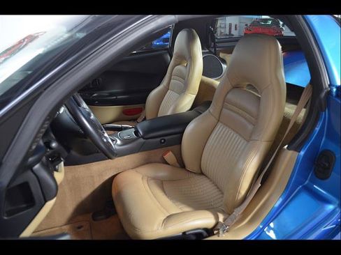 Used 2000 Chevrolet Corvette Coupe w/ Roof Pkg RWD image 11
