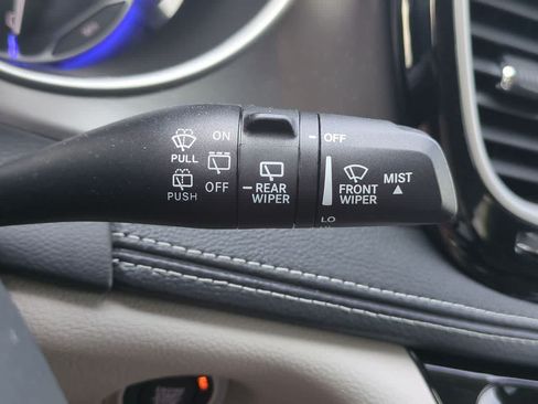 Used 2024 Chrysler Pacifica Touring-L AWD/4WD image 26