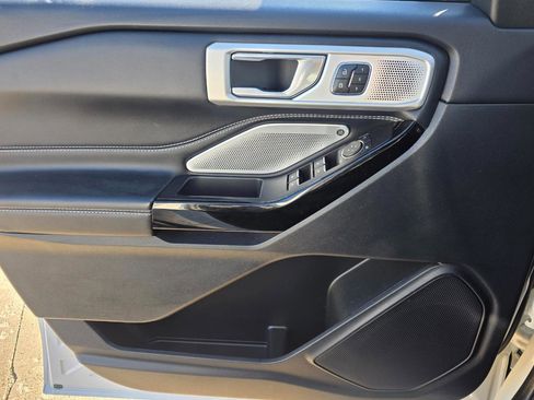 Used 2022 Ford Explorer ST w/ ST Street Pack image 13