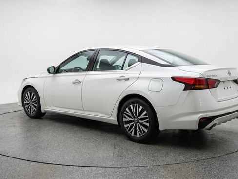 Used 2025 Nissan Altima 2.5 SV image 6