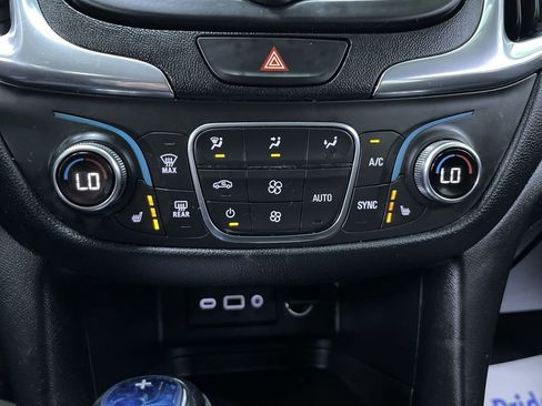Used 2020 Chevrolet Equinox LT w/ Driver Convenience Package image 22