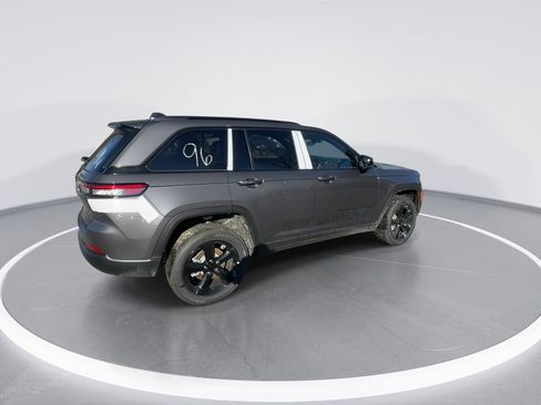 New 2025 Jeep Grand Cherokee Altitude image 8