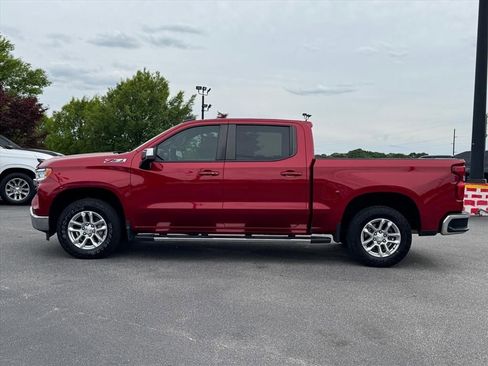Used 2024 Chevrolet Silverado 1500 LT AWD/4WD image 6